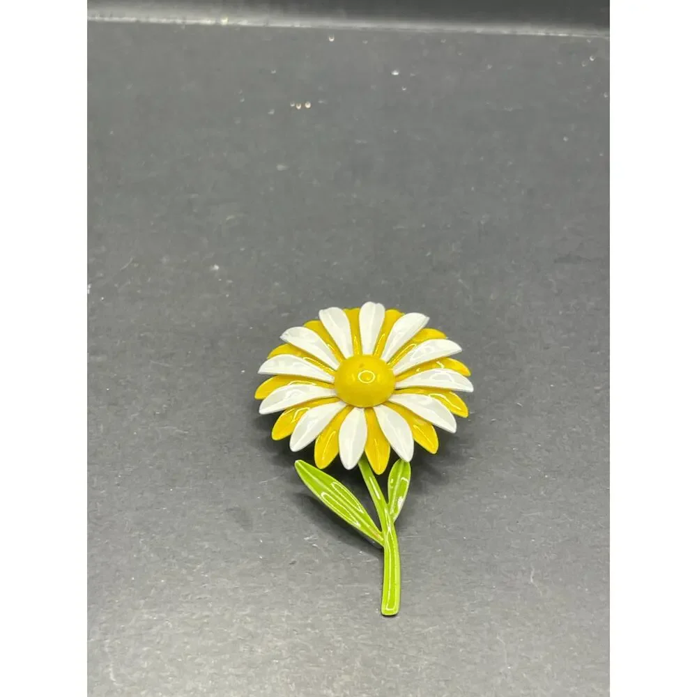 Vtg White & Yellow Green Enamel Summer Daisy Flower Metal Pins Brooch